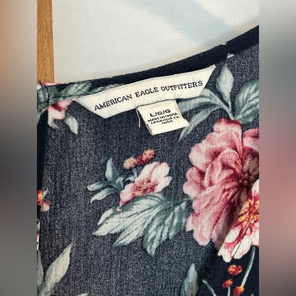 American Eagle navy blue floral romper. - Picture 10 of 12